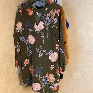 💄💄3 for $10💄💄Olive Floral Dress
